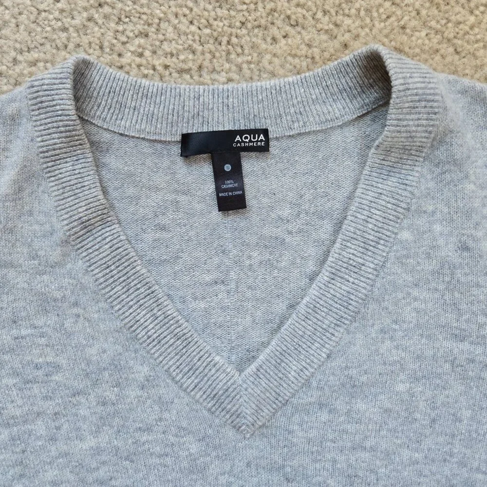 NWOT Aqua Cashmere Sweater Grey V-neck - Picture 2 of 8